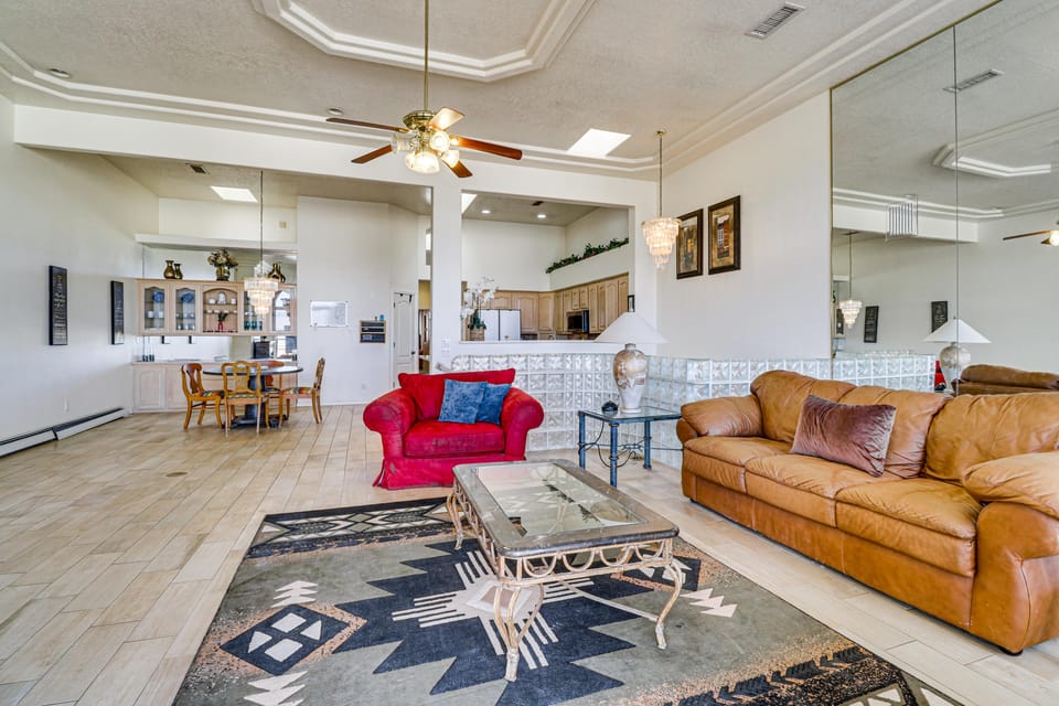 ABQ Townhouse w/ Mtn-View Balcony: Pets Welcome! Apartment in Albuquerque