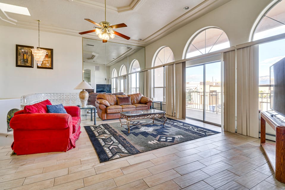 ABQ Townhouse w/ Mtn-View Balcony: Pets Welcome! Apartment in Albuquerque