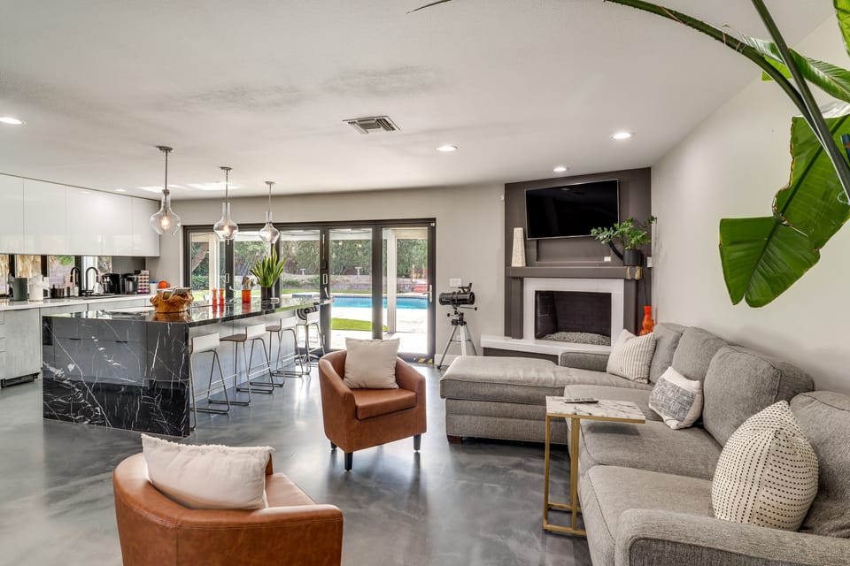 Vegas Getaway w/ Extra-Deep Pool, 5 Mi to Strip! House in Spring Valley