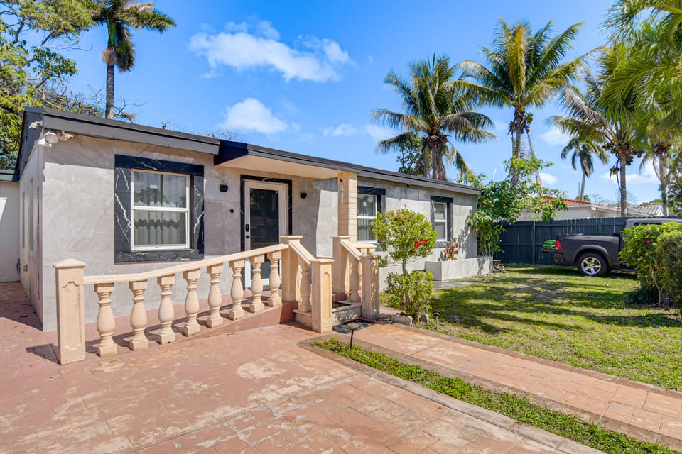 4 Mi to Hard Rock Stadium & Lakes! Elegant Home House in Miami Gardens