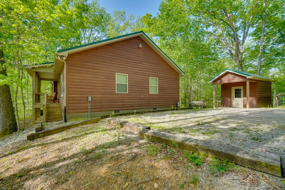 3 Mi to Marina on Dale Hollow Lake! Cabin Getaway House in Tennessee