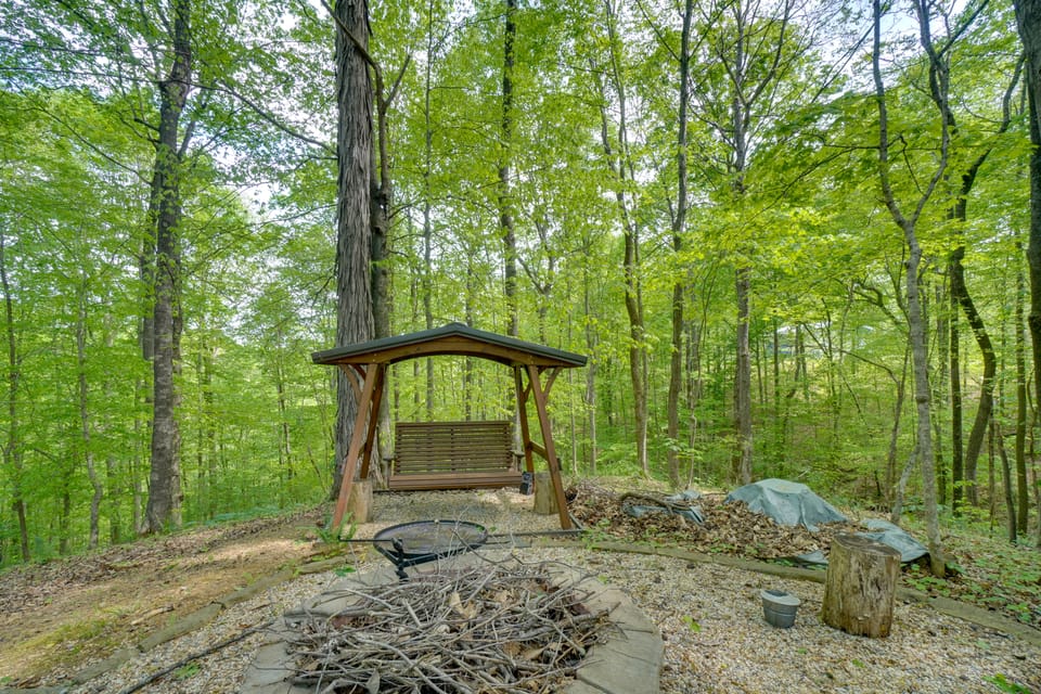 Dale Hollow Hideaway: Fire Pit, Deck, Boat Parking House in Tennessee