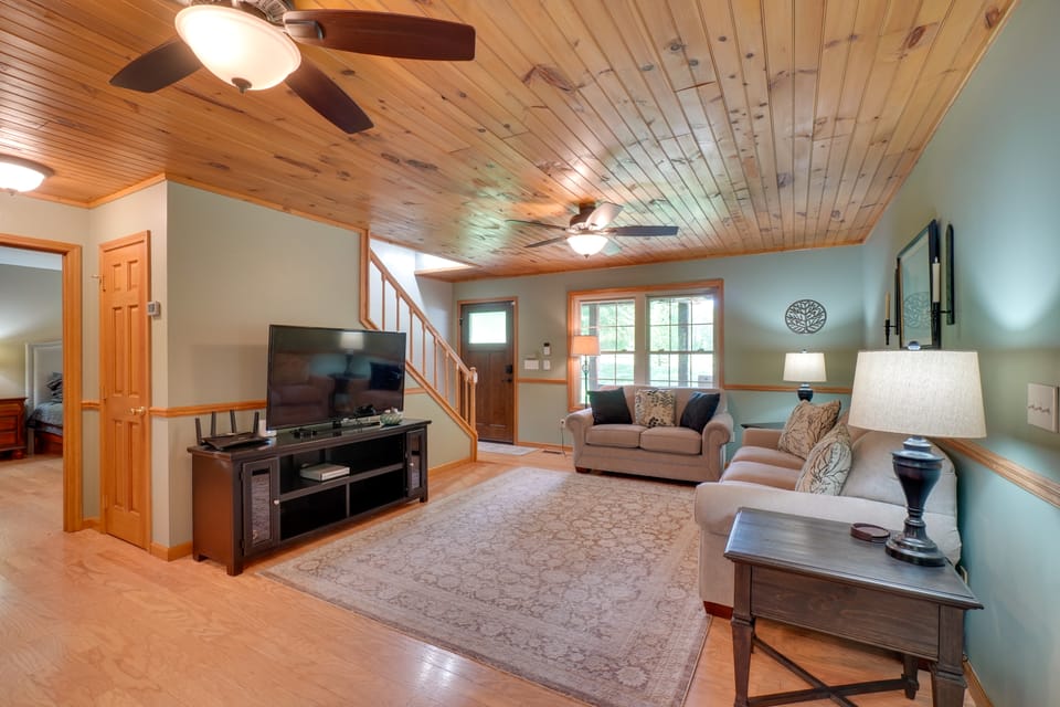 Dale Hollow Hideaway: Fire Pit, Deck, Boat Parking House in Tennessee