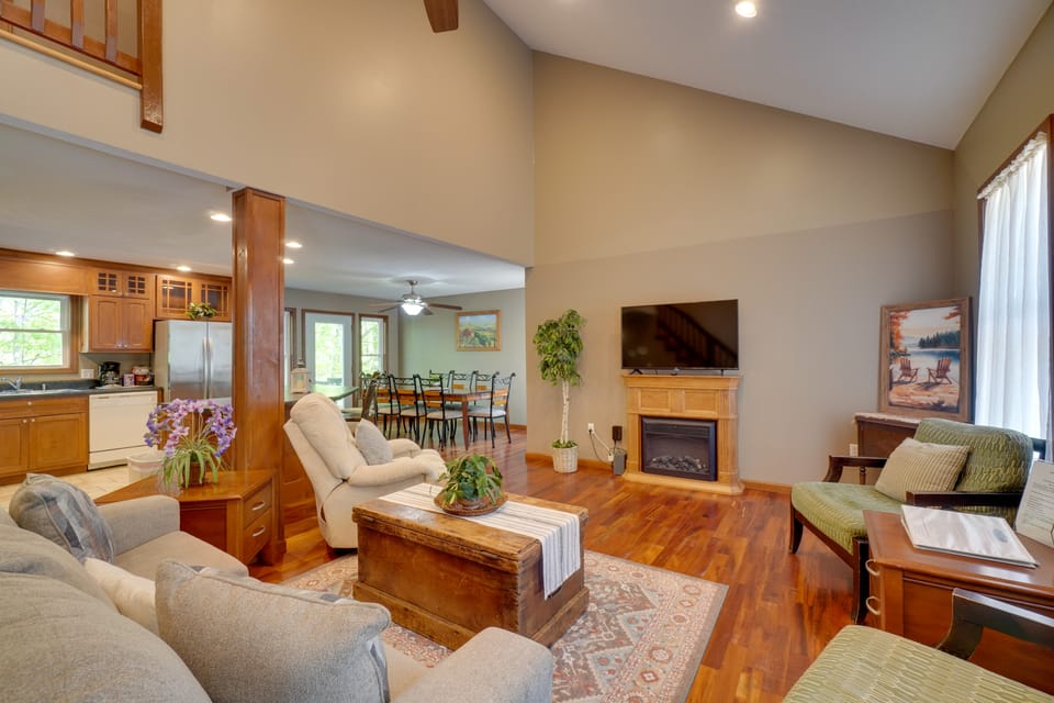 Hot Tub, Grills & Deck! Home Near Dale Hollow Lake House in Tennessee