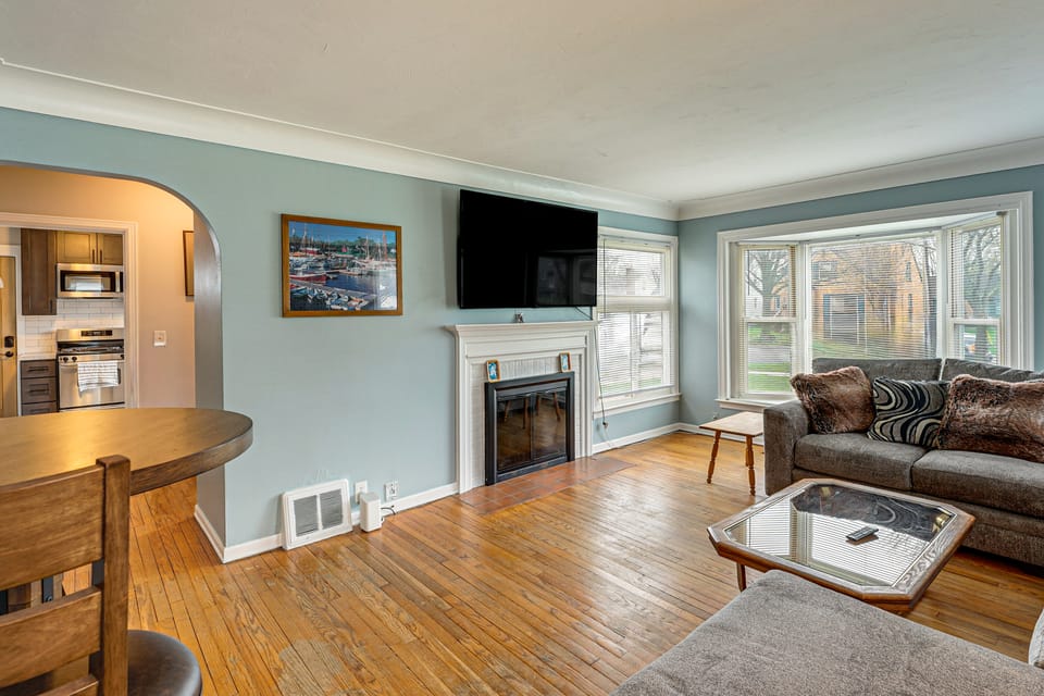 3 Mi to Dtwn & Medical Mile: Grand Rapids Ranch House in Grand Rapids