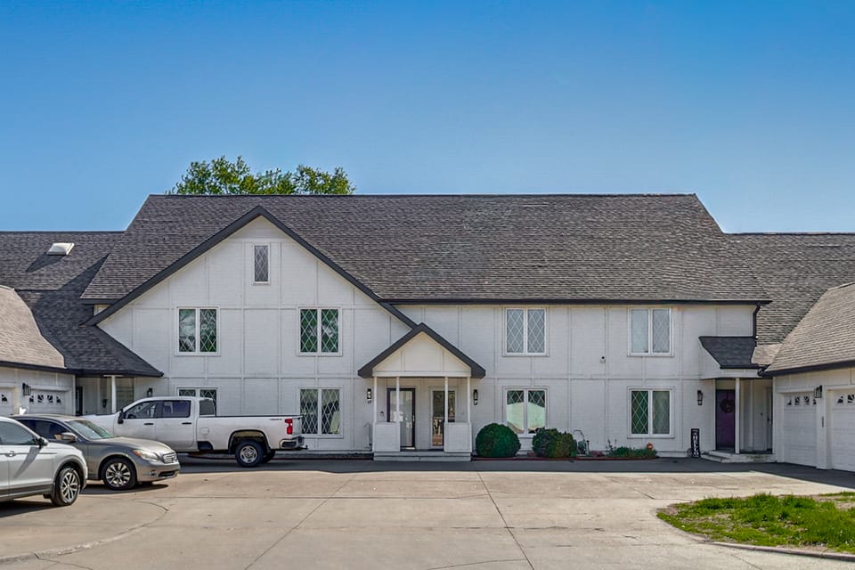 Explore Lincoln! Pet-Friendly Retreat w/ Patio Apartment in Lincoln