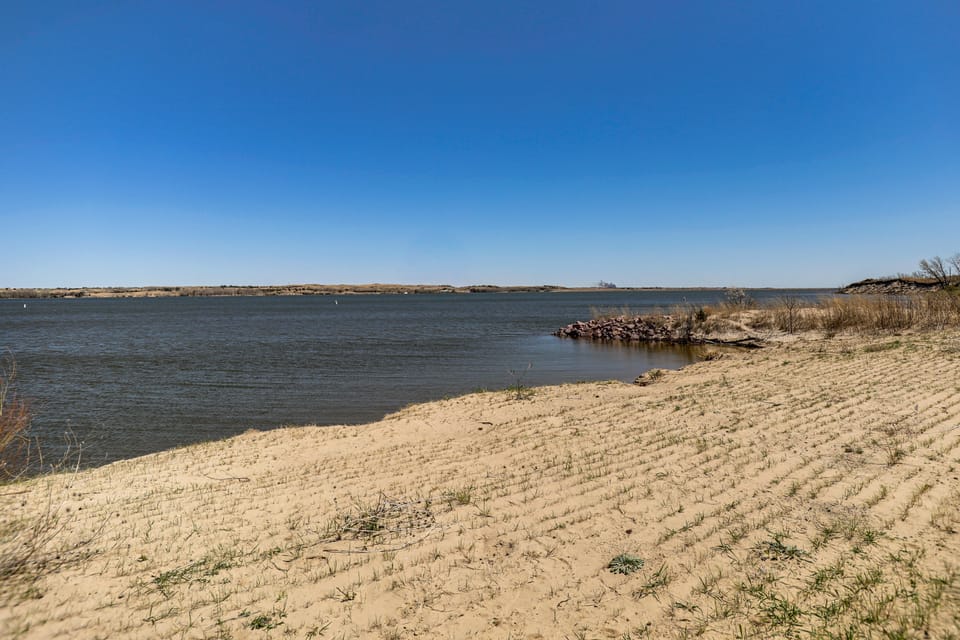 < 1 Mi to Calamus Lake! Group Adventure Base House in Nebraska