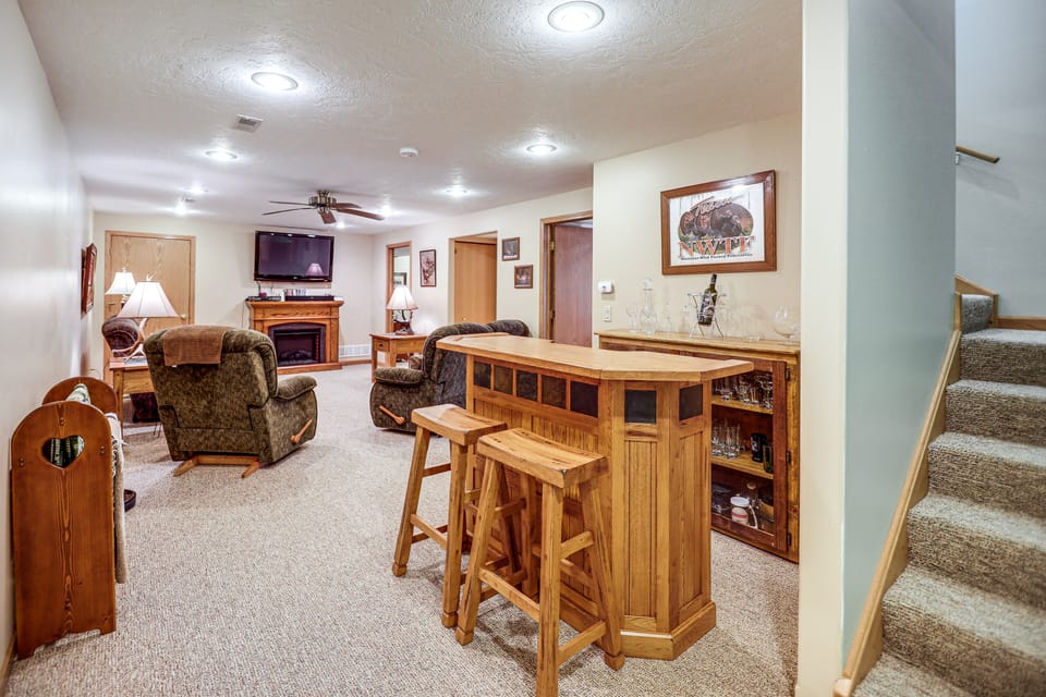 < 1 Mi to Calamus Lake! Group Adventure Base House in Nebraska