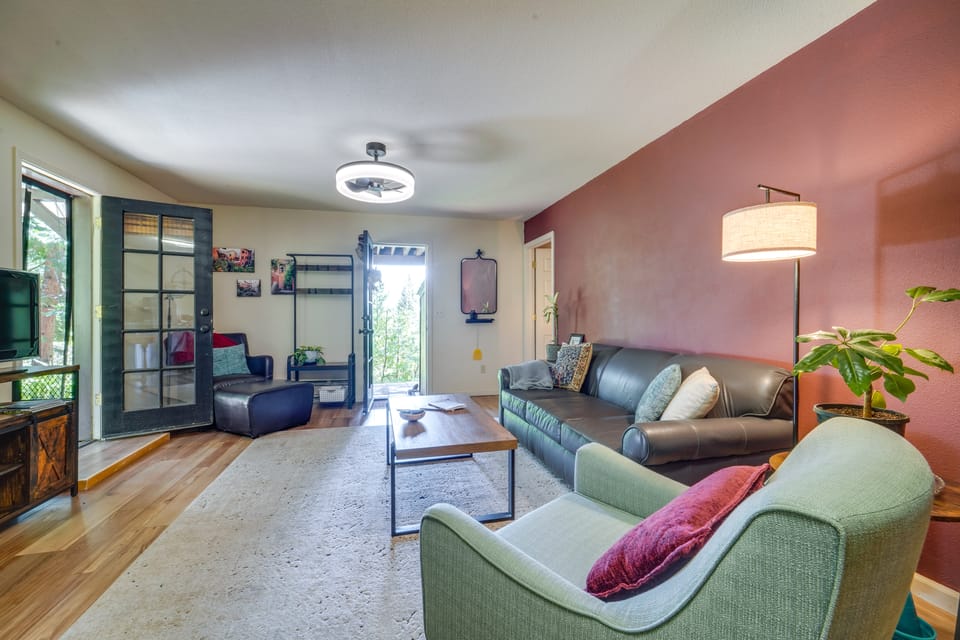 Hike, Bike & Swim! Wooded Retreat in Nevada City Apartment in Sierra Nevada