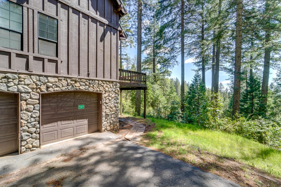 Hike, Bike & Swim! Wooded Retreat in Nevada City Apartment in Sierra Nevada
