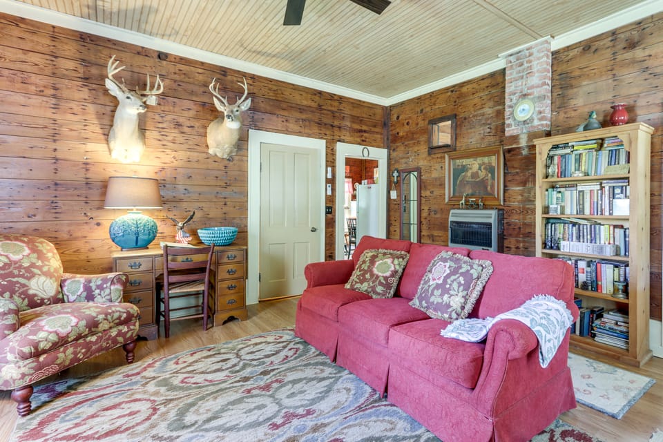 Vintage Charm + Outdoor Calm: Rural Arkansas Cabin House in Arkansas