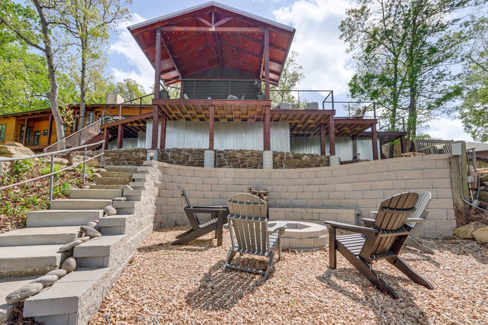 Grand Lake Group Getaway w/ Dock & Spacious Deck House in Lake O The Cherokees