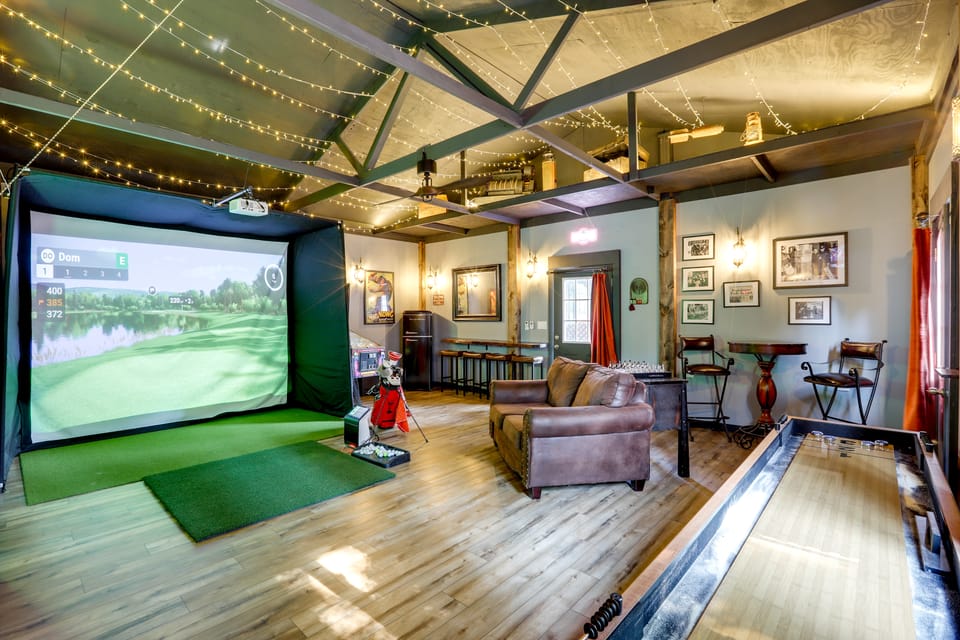 Historic Home w/ Hot Tub and Game Room in Augusta House in Missouri