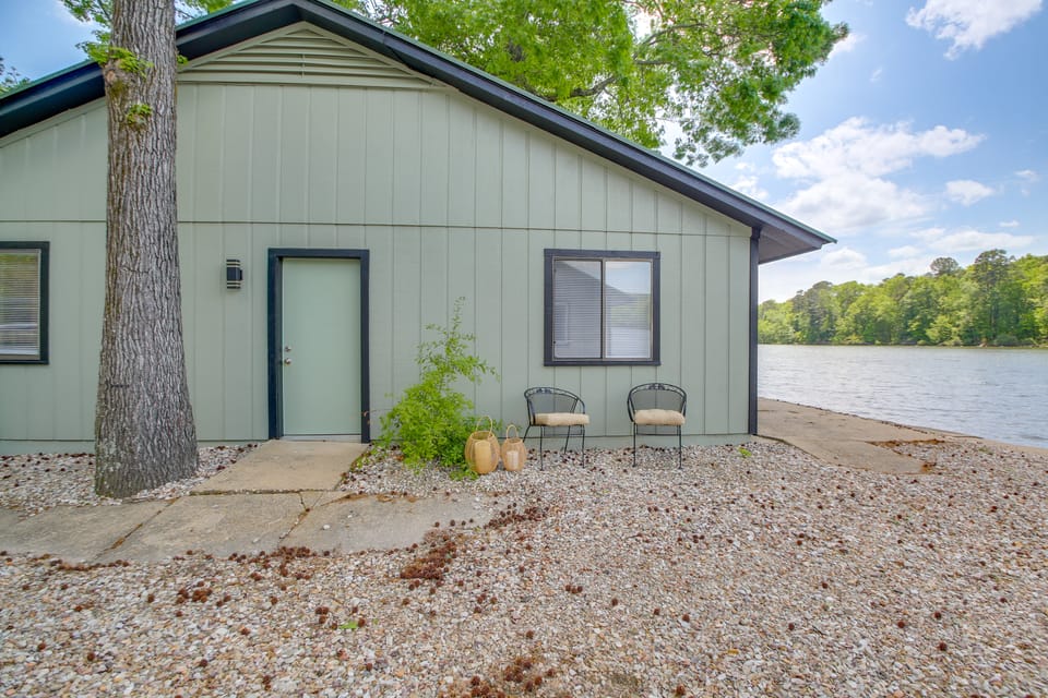 Waterfront Couples Retreat in Hot Springs! House in Garland County