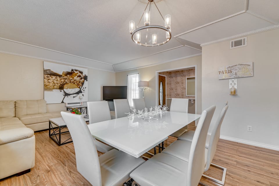 Luxury Home w/ Media & Upscale Upgrades House in Dallas