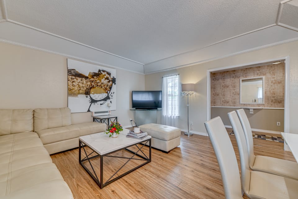 Luxury Home w/ Media & Upscale Upgrades House in Dallas