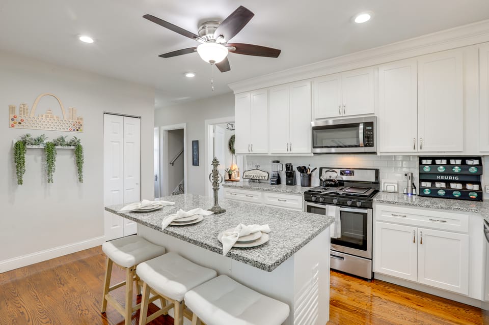 Hot Tub, Grill & Games! Family Getaway in St Louis House in Ozark Mountains