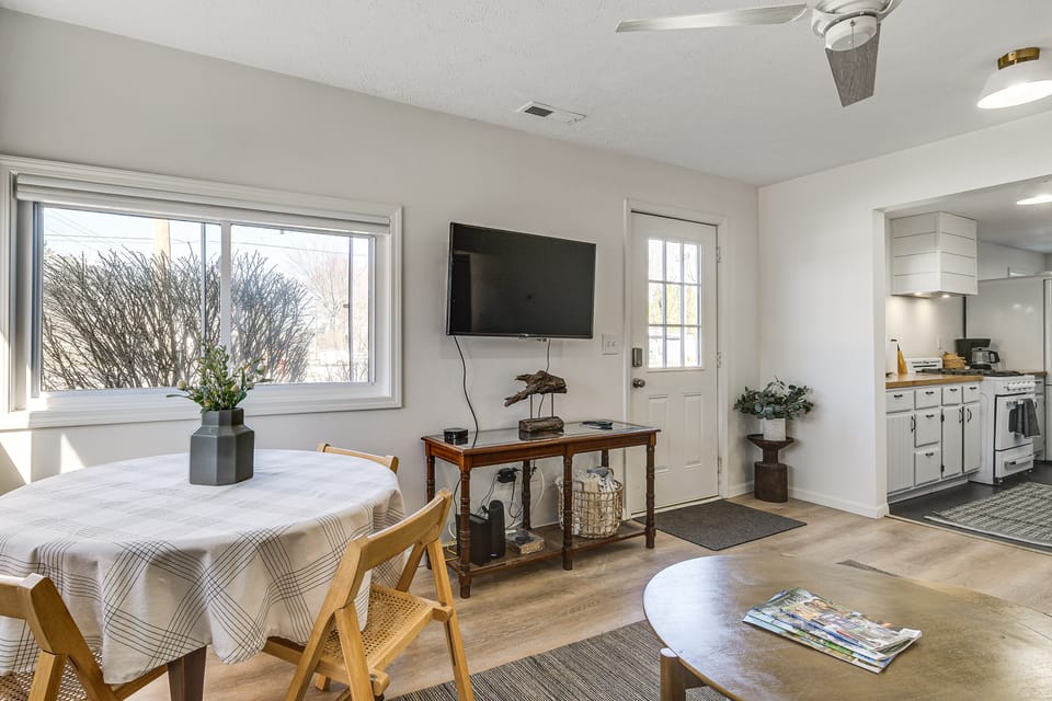 Walkable 3-Unit Escape Near Elk Lake & Bay Access! House in Elk Rapids