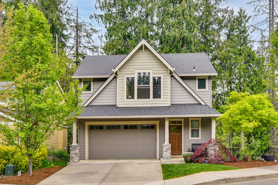 Walk to Park & Creekside Trails! Modern Sandy Home House in Clackamas County