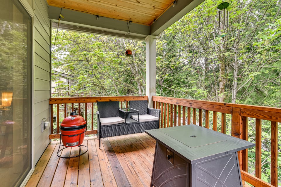 Walk to Park & Creekside Trails! Modern Sandy Home House in Clackamas County