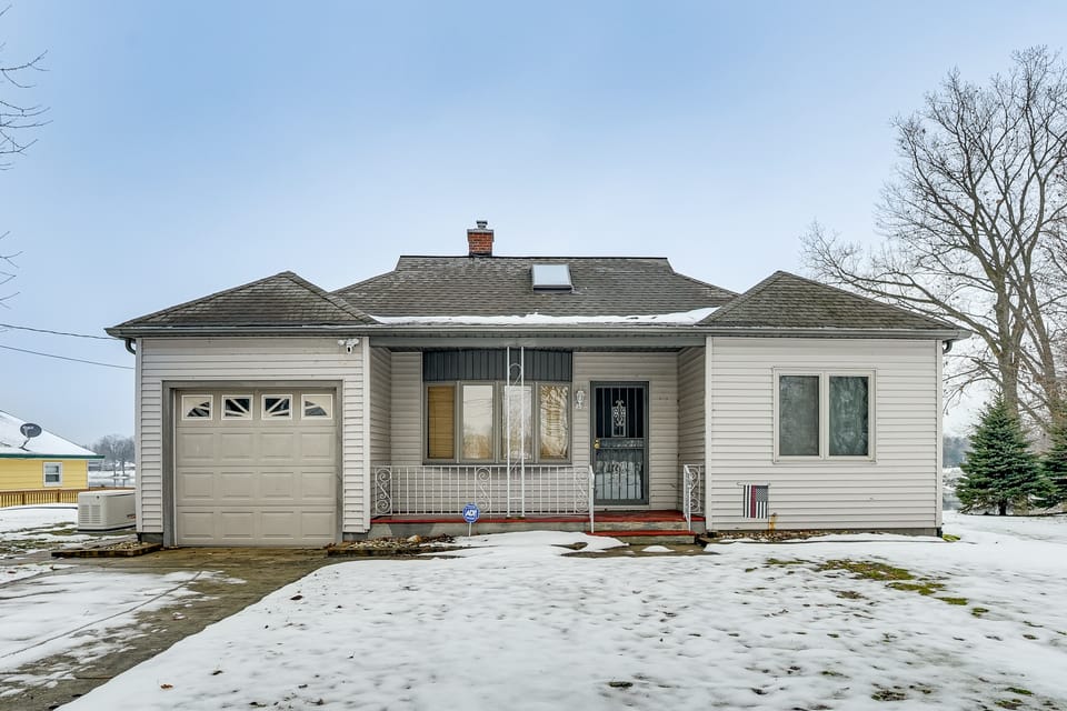 Lakefront Home w/ Views, 7 Mi to Dtwn Paw Paw House in Michigan