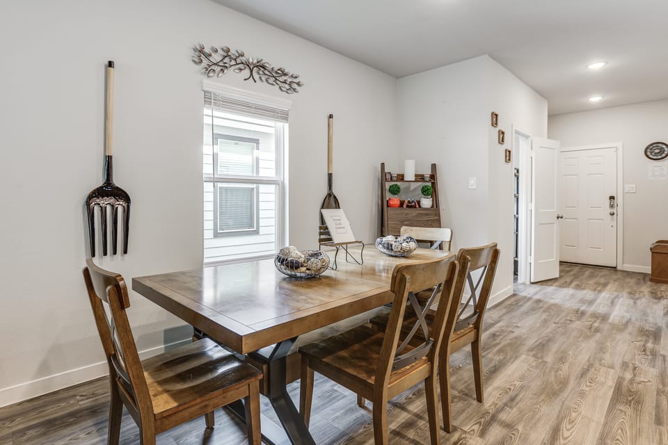 Pool & Dog Park Access! Porter Family Home w/ Yard House in Texas