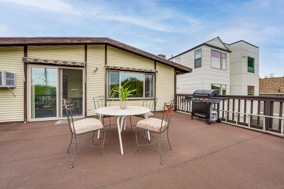 Steps to Great Food, Bus Routes & Light Rail House in Seattle