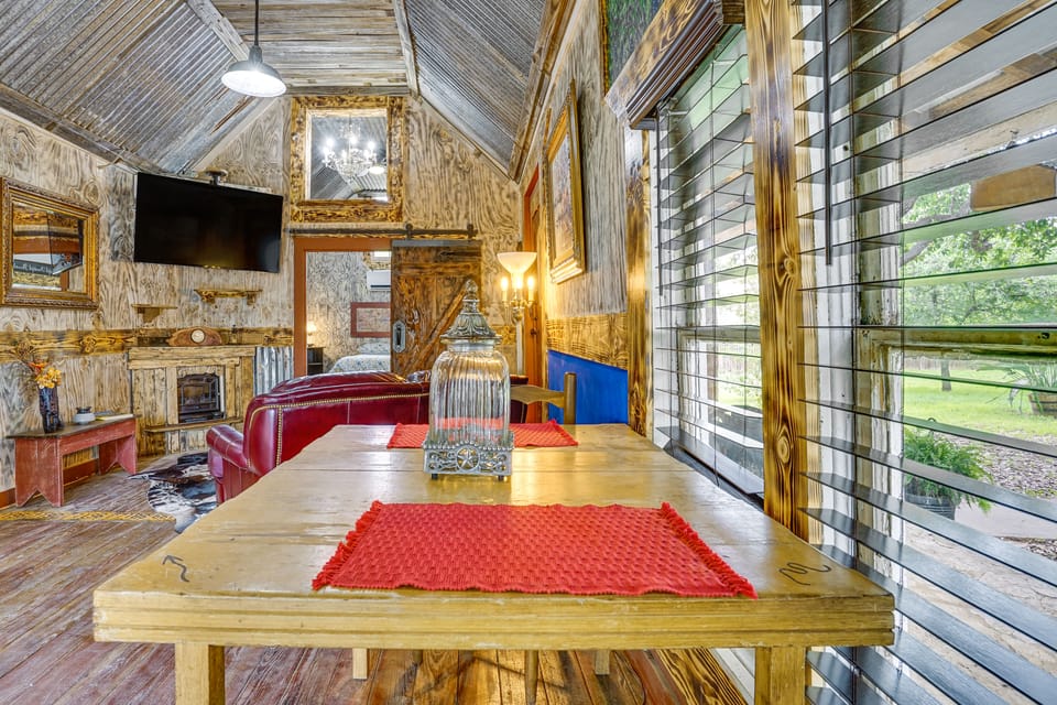 Walk to Granbury Square & Beach! 'Texas Cottage' Cottage in Granbury
