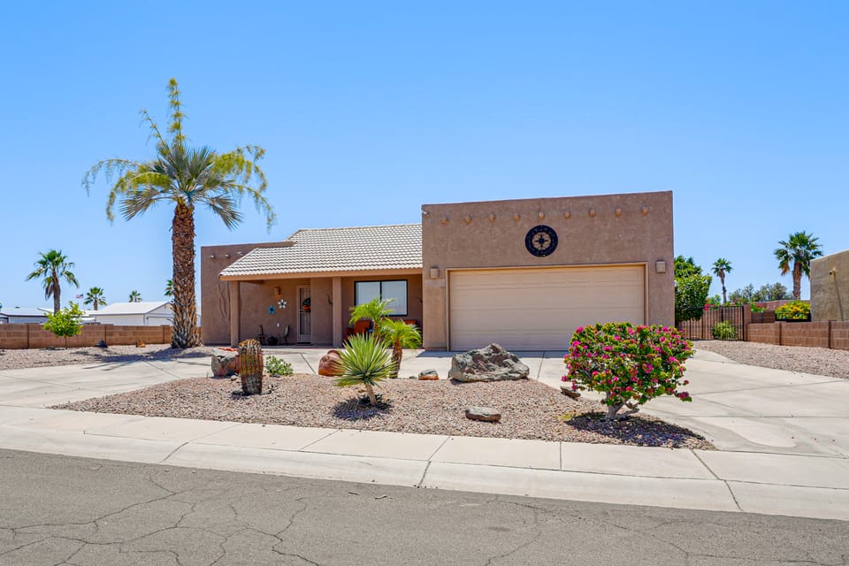 Spacious Yard! Yuma Escape, Near Shops & Golf House in Fortuna Foothills