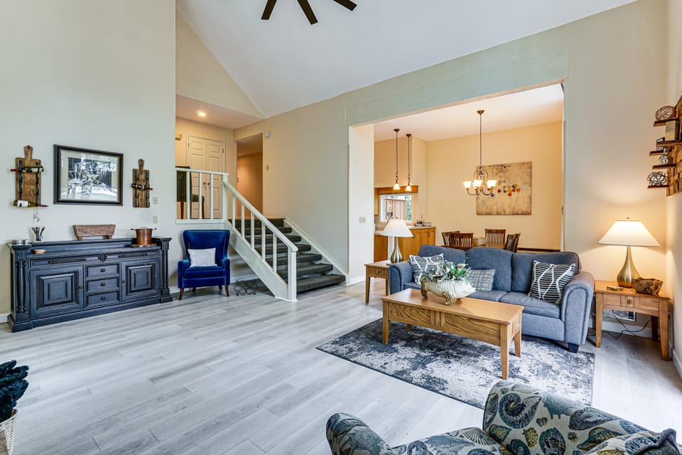Lake Views + Margaritaville Perks! Ozarks Escape House in Lake of the Ozarks
