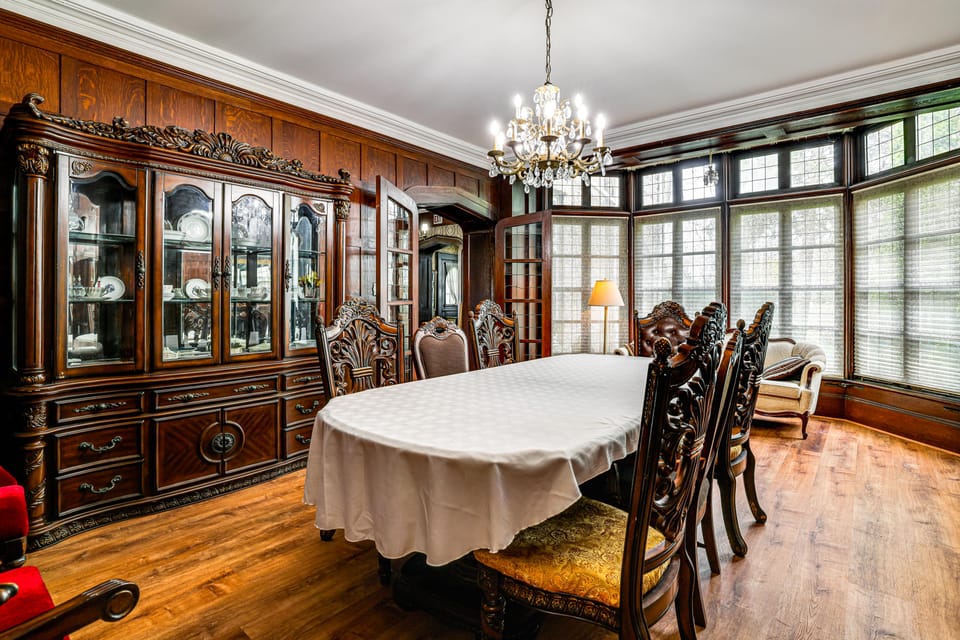 Historic Victorian Cottage, 1 Mi to Niagara Falls House in Niagara Falls
