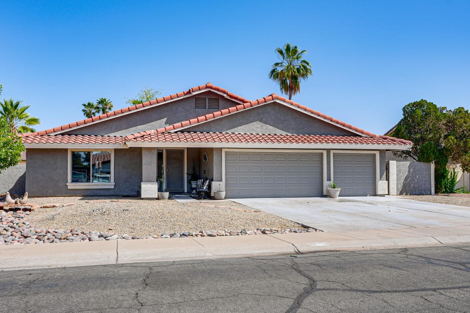 Heart of West Valley! Family Home w/ Yard & Patio House in Glendale
