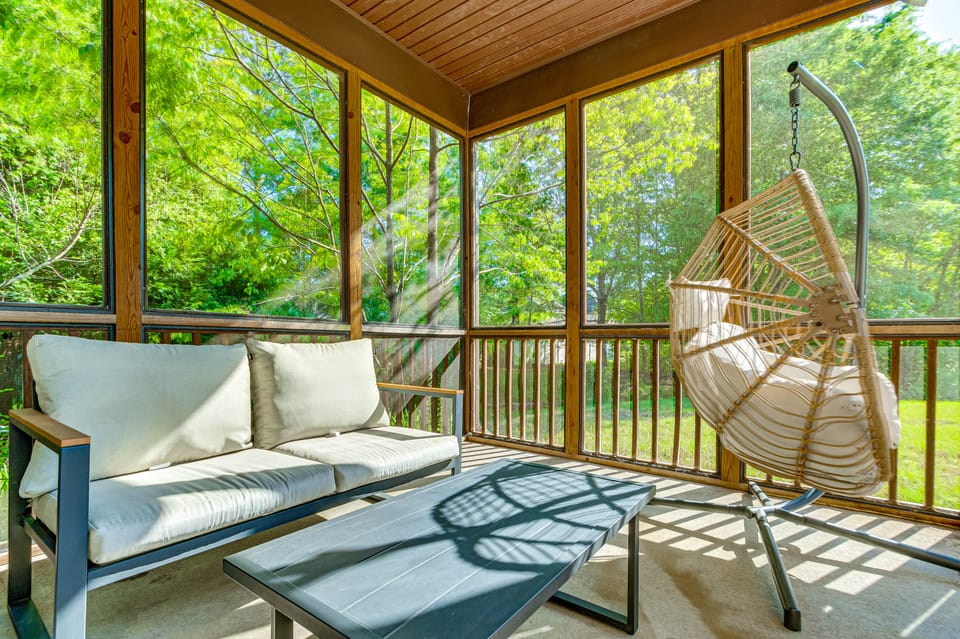 Quiet & Spacious Family Retreat, 12 Mi to Raleigh House in North Carolina