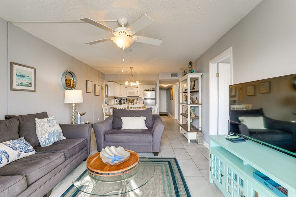 Walk to Family Kingdom! Condo w/ Pool + Balcony Apartment in Myrtle Beach