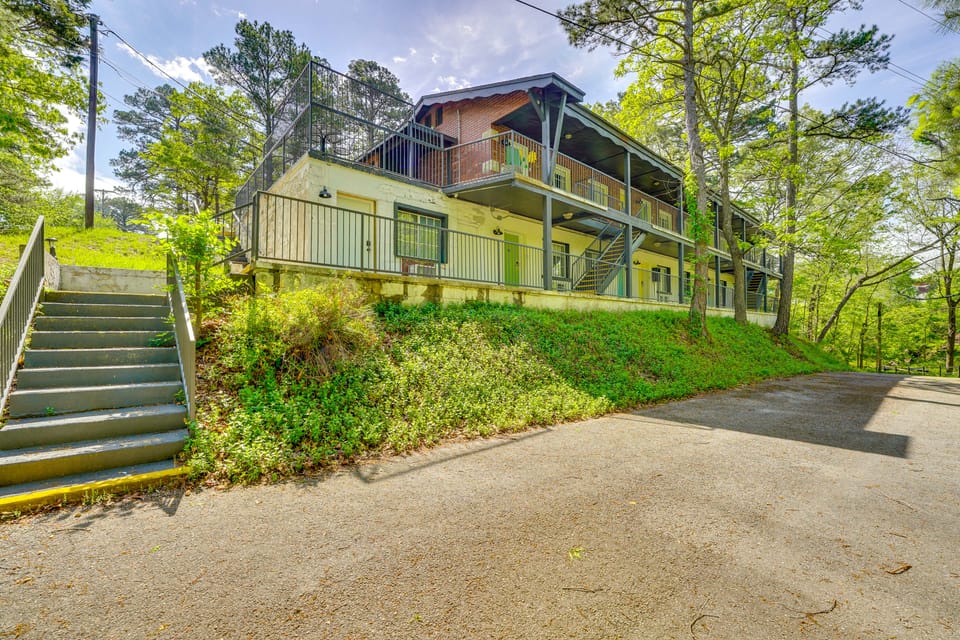 1 Mi to Dtwn! Eureka Springs Studio, Shared Patio Apartment in Eureka Springs