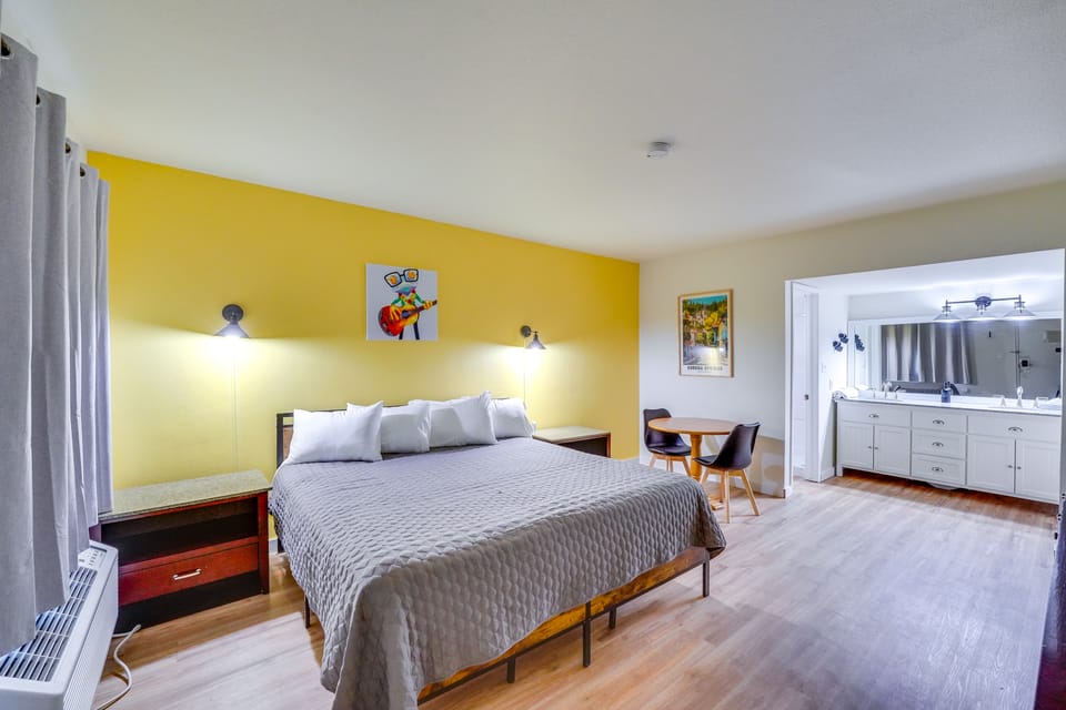 Quiet Couples Escape < 1 Mi to Dtwn Eureka Springs Apartment in Eureka Springs