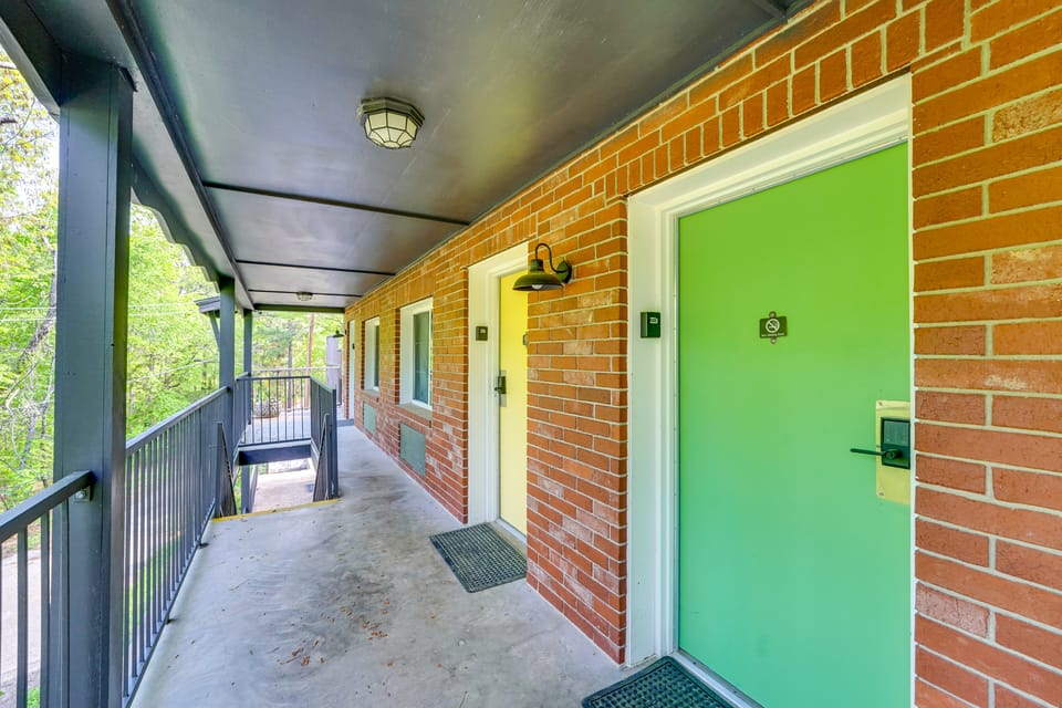 Cozy Couples Getaway! 1 Mi to Dtwn Eureka Springs Apartment in Eureka Springs
