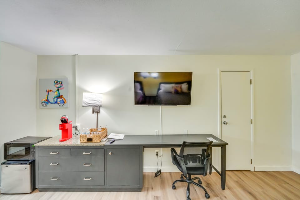 Walk to Trolley Stop! Cozy Eureka Springs Escape Apartment in Eureka Springs