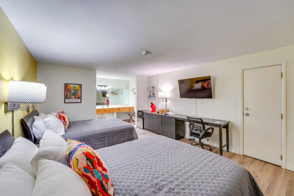 Walk to Trolley Stop! Cozy Eureka Springs Escape Apartment in Eureka Springs
