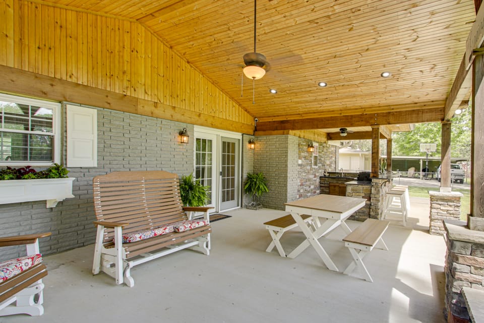 Shoals Area Oasis w/ Boat Dock & Outdoor Kitchen House in Alabama