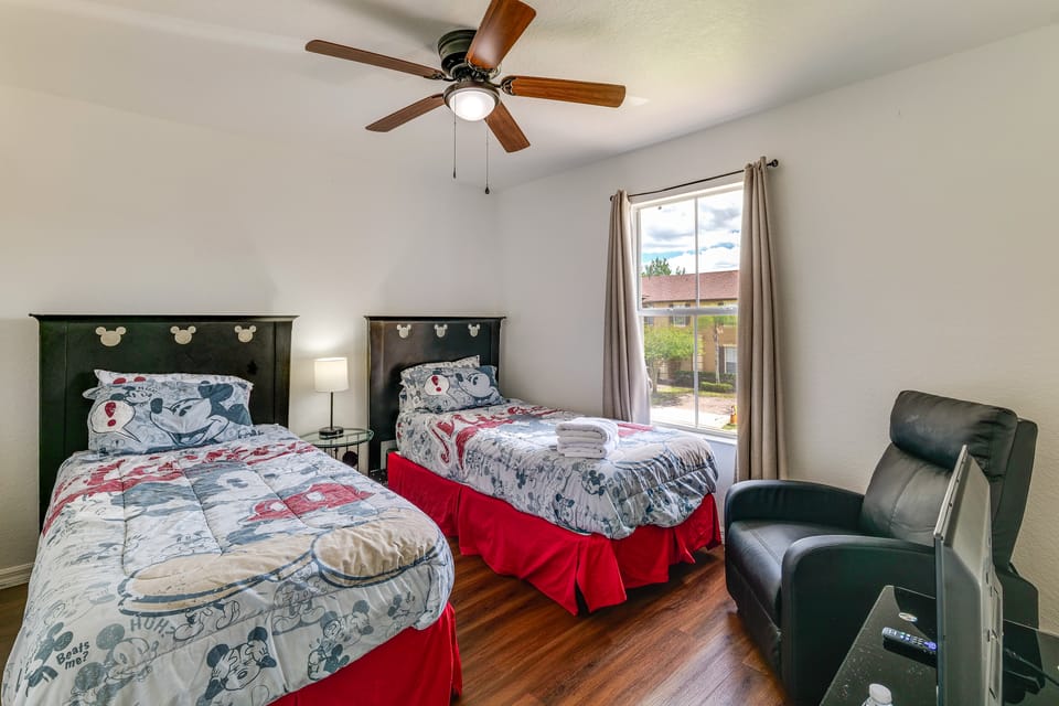 Pet-Friendly Townhome 9 Mi to Disney w/ Lazy River Apartment in Four Corners