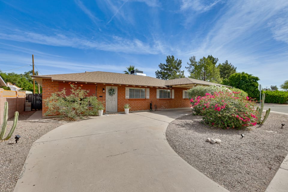 Great for Families! Desert Oasis 2 Mi to Old Town House in Scottsdale