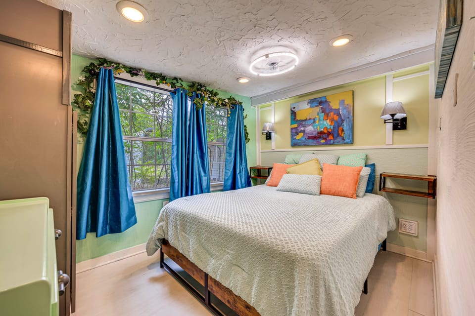 The Humming Bird Suite - Affordable Lakefront Fun Apartment in Florida