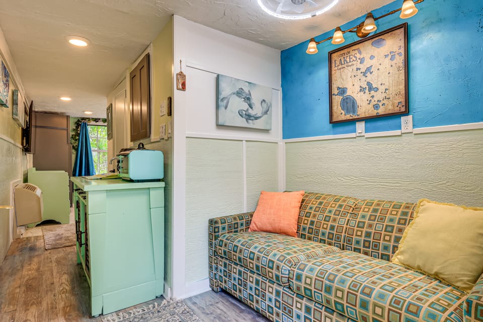 The Humming Bird Suite - Affordable Lakefront Fun Apartment in Florida