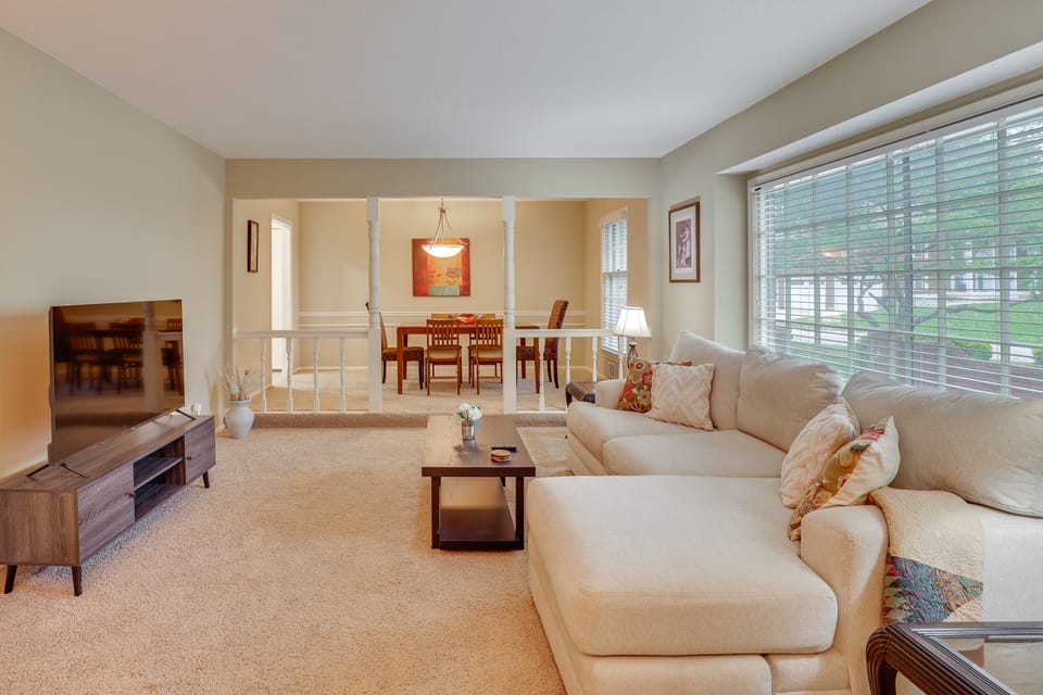 13 Mi to Arrowhead: Family-Friendly Home w/ Yard House in Blue Springs