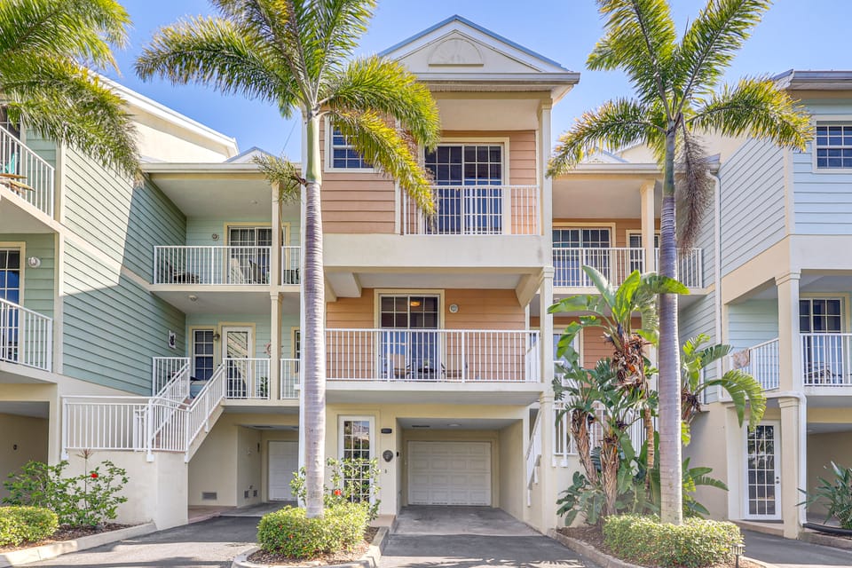 Walk to Bahia Beach! Canal-Front Townhome w/ Views Apartment in Ruskin