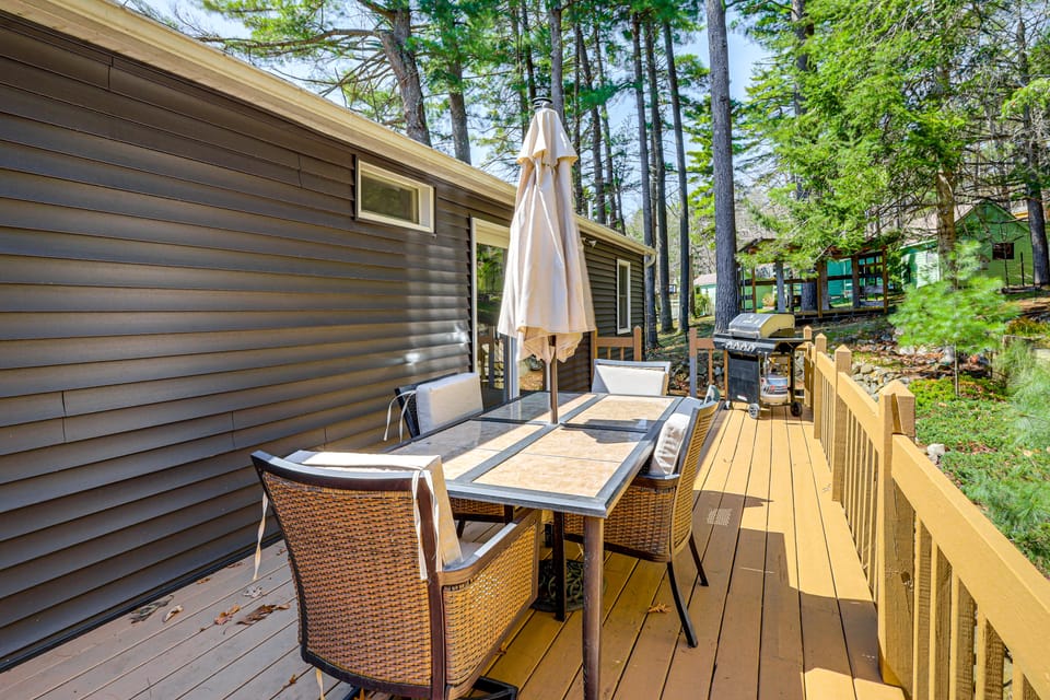 3 Mi to Lake George & Village: Family Home w/ Deck House in Queensbury