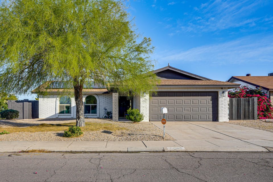 Sports, Trails & More! Home w/ Pool in Glendale House in Glendale