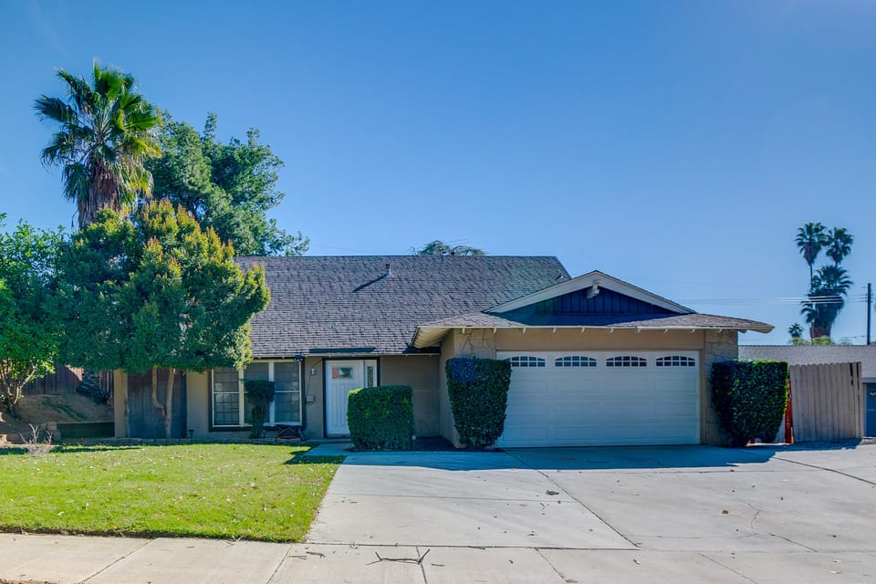 Family Gem w/ Pet-Friendly Yard! 8 Mi to Riverside House in Moreno Valley