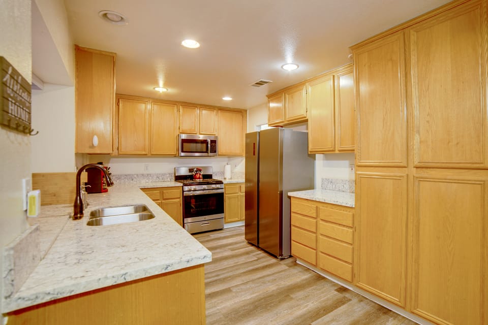 Family Home 5 Mi to Dtwn Riverside & Hospital! House in Riverside